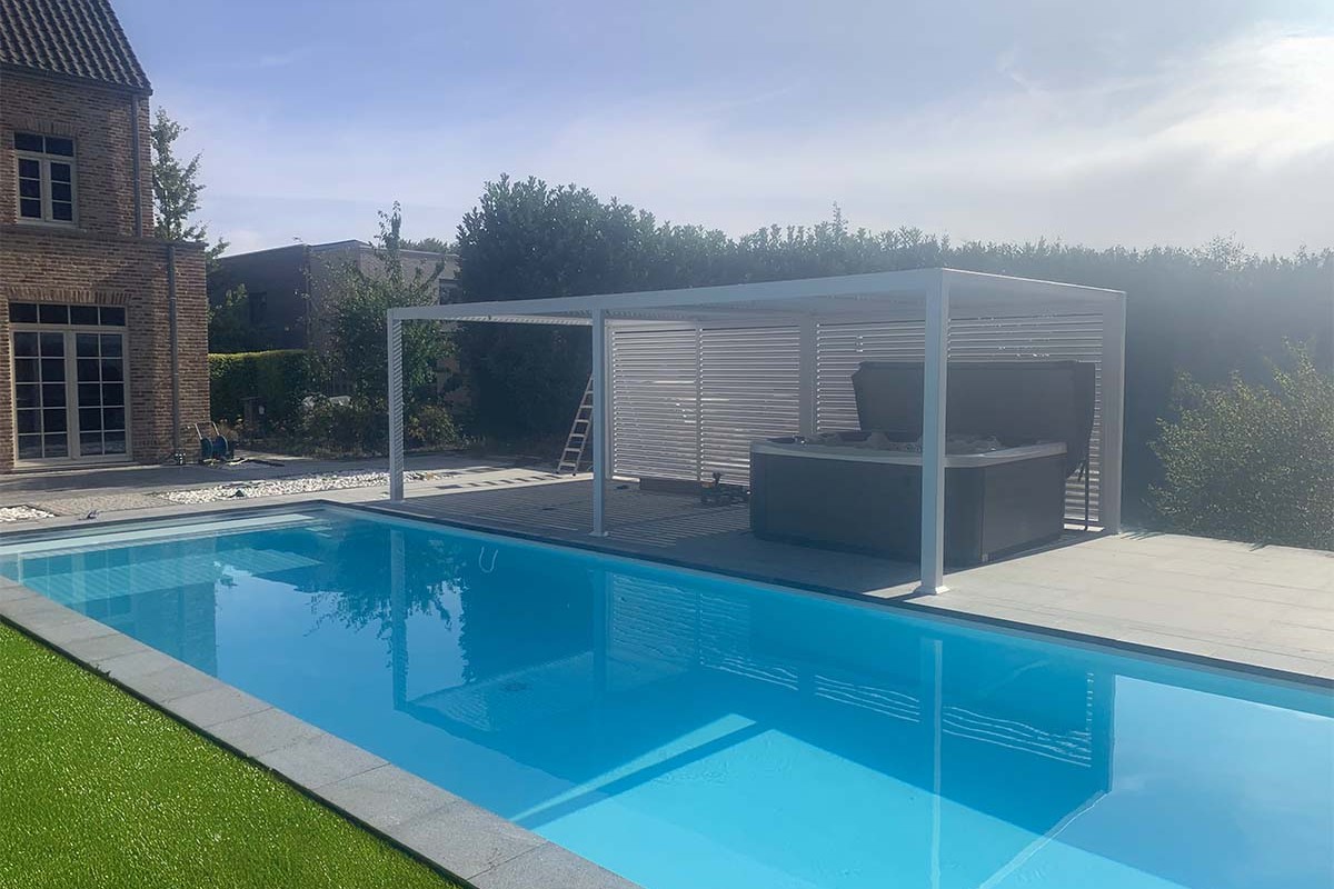  Ruim zwembad in een witte PVC liner 