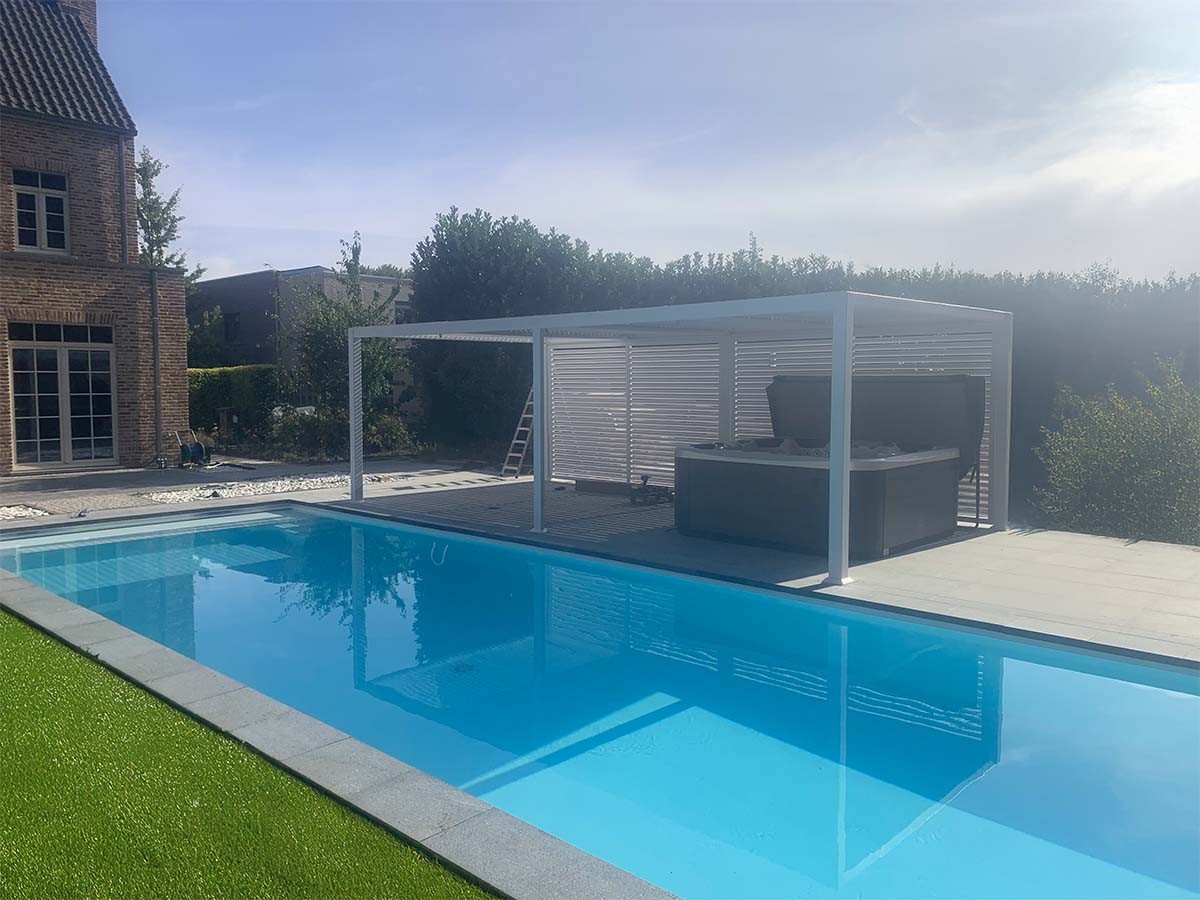  Ruim zwembad in een witte PVC liner 