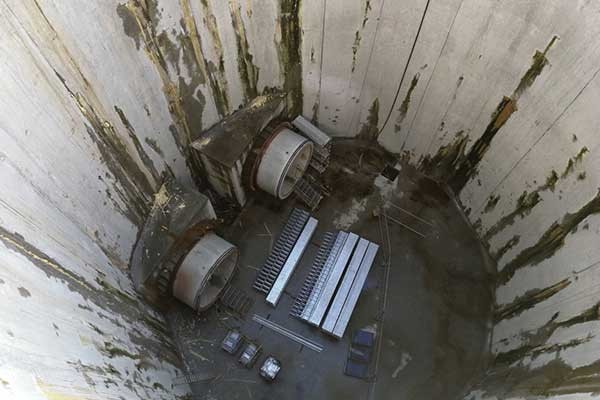 Foto 1: Technische schacht met lekkages